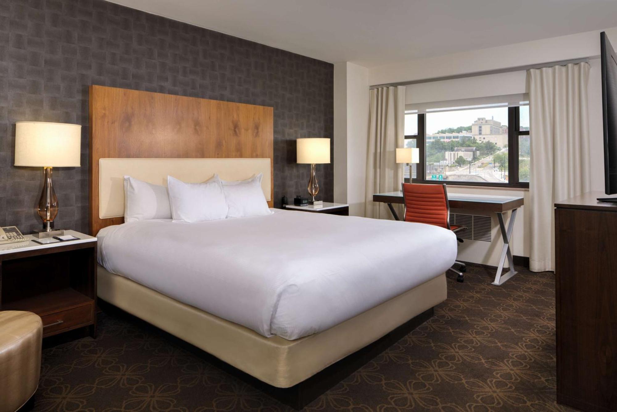 Doubletree By Hilton Hotel & Suites Pittsburgh Downtown Esterno foto