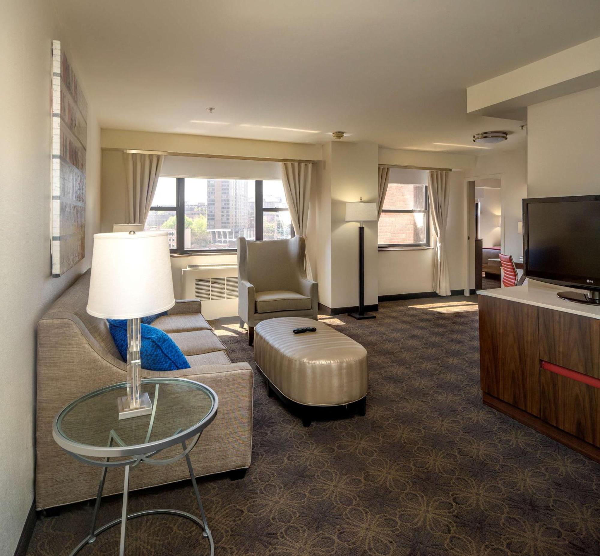 Doubletree By Hilton Hotel & Suites Pittsburgh Downtown Esterno foto